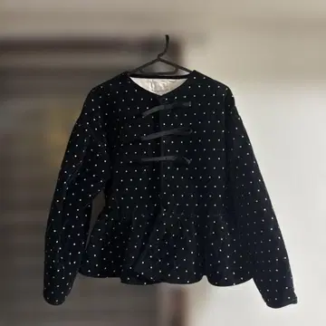 Bibiy. 블랙 퀼팅 자켓 ( 프릴 밑단 )