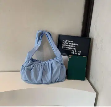 스카이블루 프릴 디자인 숄더백