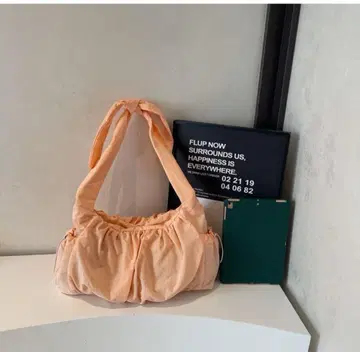 오렌지 숄더백 부드러운 디자인