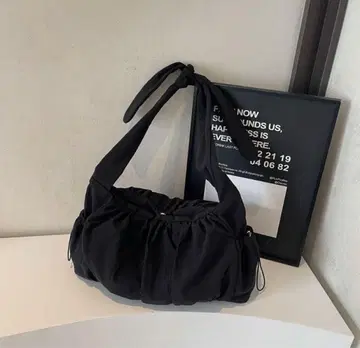 블랙 개더 숄더백