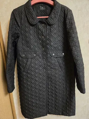 새상품급 안야 힌드마치 리본 무늬 퀼팅 코트 블랙