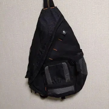 블랙 메쉬 포켓 스링 백