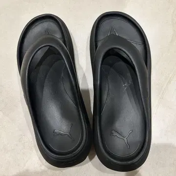 PUMA 블랙 슬립온 샌들