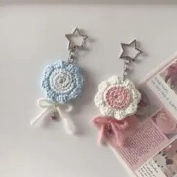 꽃 모양 참 크로셰 뜨개질 파랑 핑크