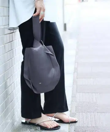 TOV 토브 저널 스탠다드 ALA-ONE HAND BAG 블루