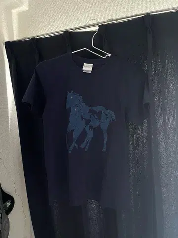 Labyrins Dont Cry Horse Tshirt Navy