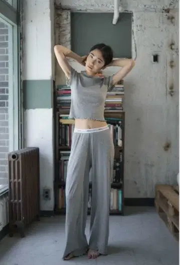 Hanes 오리지널스 크롭 T셔츠 by THE DODO JEAN