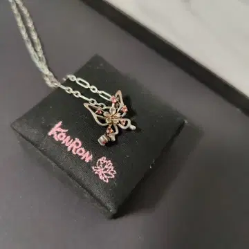 KouRon 나비 모티브 목걸이 버터플라이 목걸이