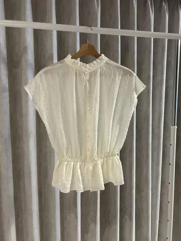 화이트 프릴 페플럼 셔츠 반팔
