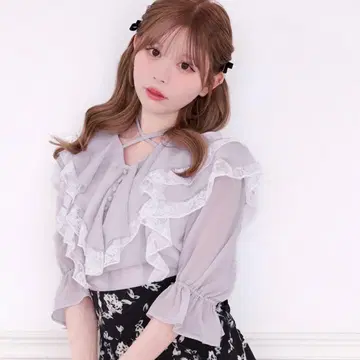 레이스 프릴 블라우스 apres jour 라이트 그레이 프리 사이즈