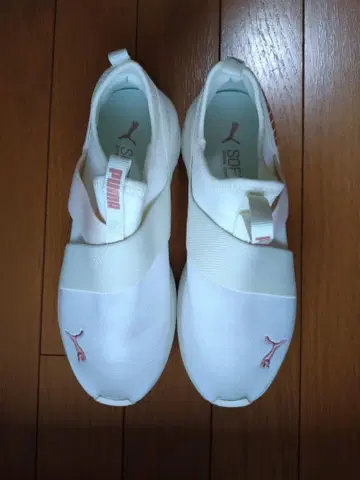 Puma 화이트 슬립온 스니커즈