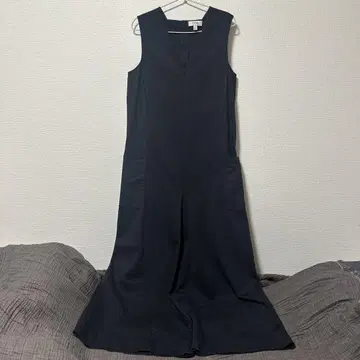 새상품급 COS V넥 점프수트 Size S