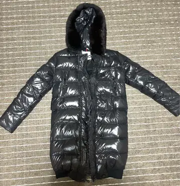MONCLER 블랙 광택 다운 자켓 (퍼 포함)