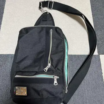 숄더백 블랙 틸