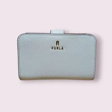 [ FURLA ] 현행 로고 까멜리아 컴팩트 지퍼 지갑 블루 스카이블루
