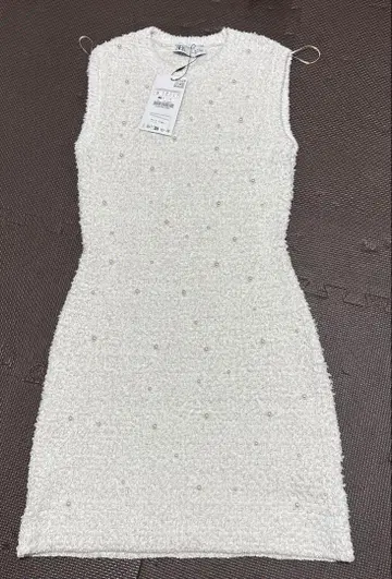 ZARA 화이트 슬리브리스 원피스