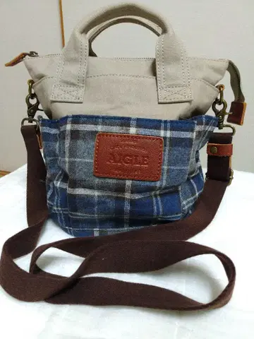 AIGLE 베이지 체크 무늬 숄더백