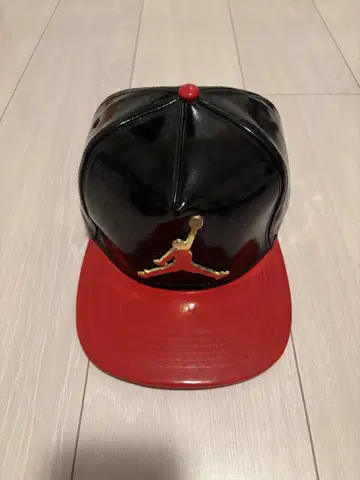Jordan 광택 캡 블랙/레드
