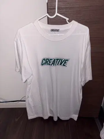 CREATIVE 로고 화이트 T셔츠 creativd drug store