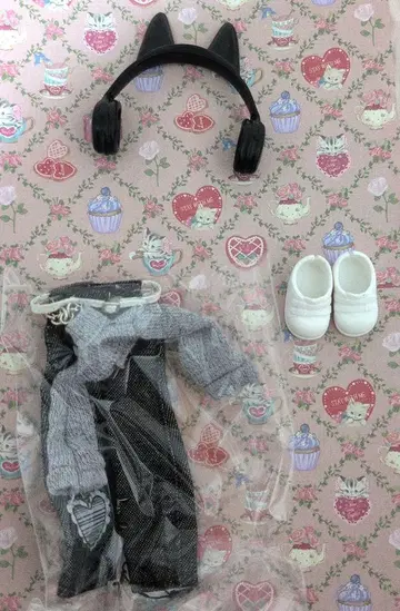 만 번의 탈출 계획 히츠노 늑대 아웃핏