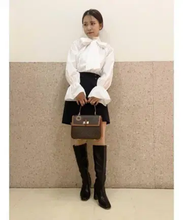 미사용 새상품 택 포함 보타이 도킹 원피스 릴리 브라운