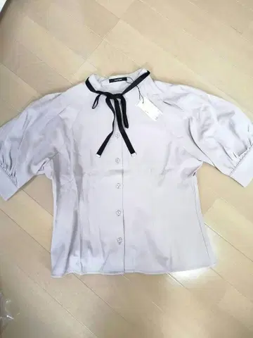 택 포함 미사용 새상품 이토미 EATME 메디컬 리본 타이 블라우스