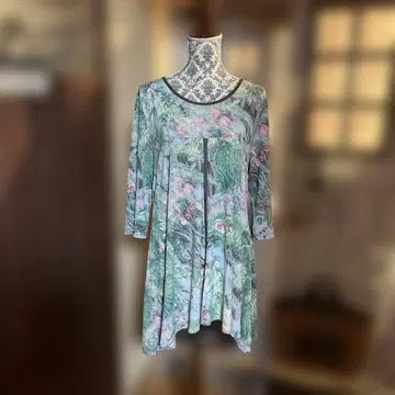 꽃무늬 비쥬 장식 칠부 소매 튜닉