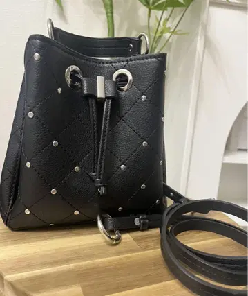 ZARA 스터드 숄더백