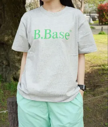 B.Base 그레이 셔츠