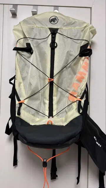 MAMMUT DUGAN SPINE 28-35 마무트 백팩 남성용