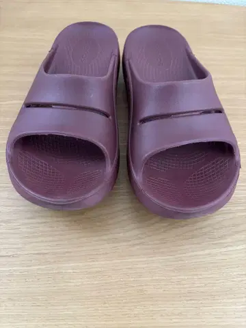 Oofos 샌들