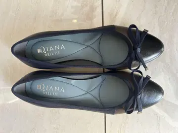 DIANA 네이비 블랙 플랫슈즈
