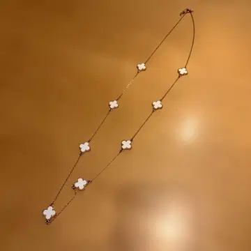 클로버형 모티브 목걸이