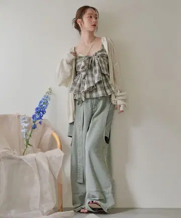 미디얼 컷 아웃 디자인 와이드 데님
