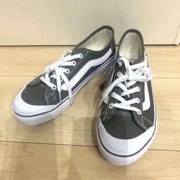 [ 미사용 새상품 ] Vans 스니커즈 22.5 그레이 화이트 스니커즈
