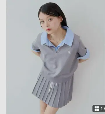 Chico 자수 장식 카라 부착 폴로 니트 그레이