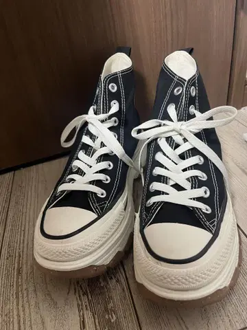 블랙 캔버스 하이컷 스니커즈