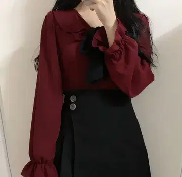 버건디 리본 블라우스와 블랙 스커트 세트