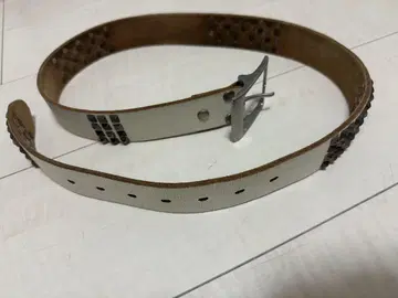 스터드 장식 화이트 벨트