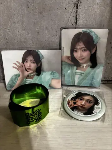 큐스트 이타쿠라 카나 은색 테이프 캔뱃지