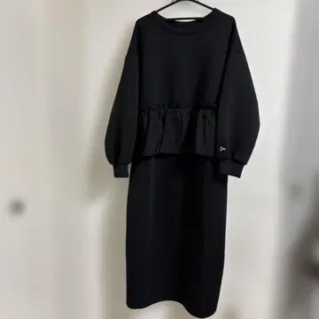 미사용 새상품 페플럼 프릴 절개 도킹 원피스