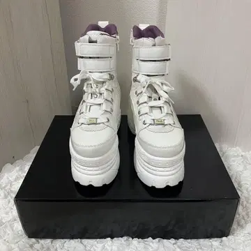 미사용 새상품 YOSUKE 통굽 스니커즈 부츠 24.5cm 여성용