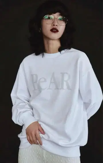 MEER./PeAR 프린트 로고 맨투맨