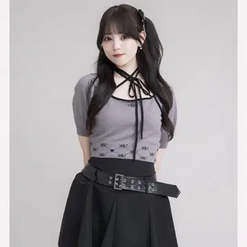 pium 모노그램 테이프 반팔 니트