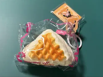 Mellojoy 메로조이 크림 와플 삼각형 스퀴즈