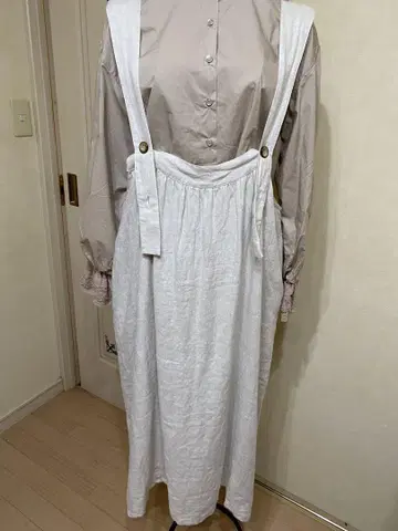 사만사 모스모스 앞뒤 착용 린넨 오버롤 스커트
