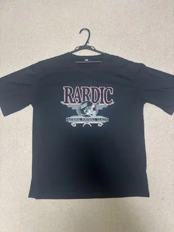 RARDIC 로고 블랙 T셔츠