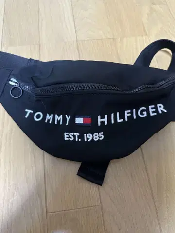 TOMMY HILFIGER 바디백