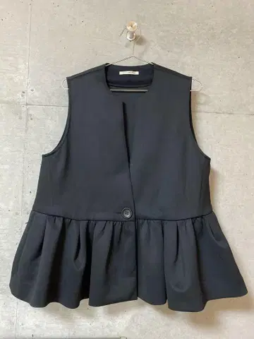 DESIGNWORKS 종이상자 소재 스트레치 베스트