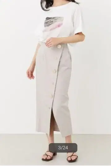 [새상품] 택 포함 리에다 멀티 버튼 비대칭 스커트 M